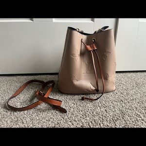 Beige bucket bag